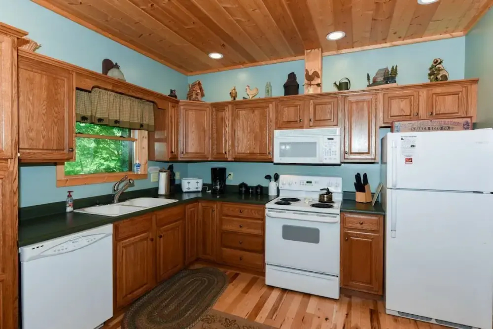 Crestview - 2 Br home by RedAwning
