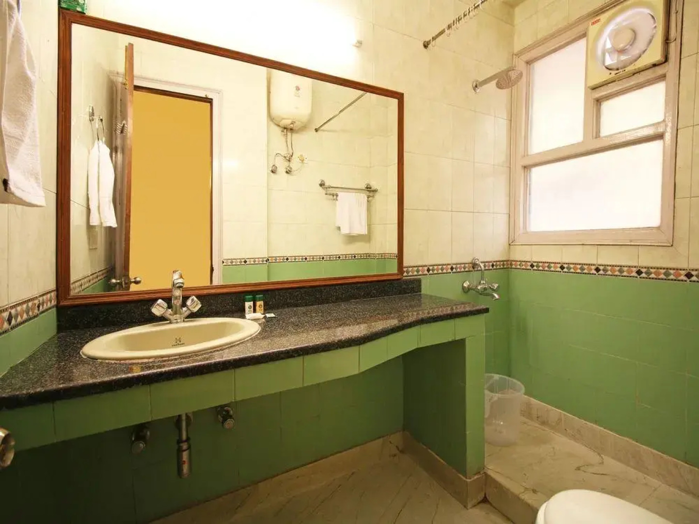 OYO Flagship Guru Dronacharya