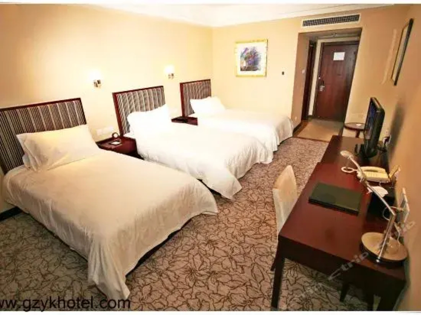 Yongkang Hotel Collection (Ganzi Airport Avenue Luobulin Square Branch)