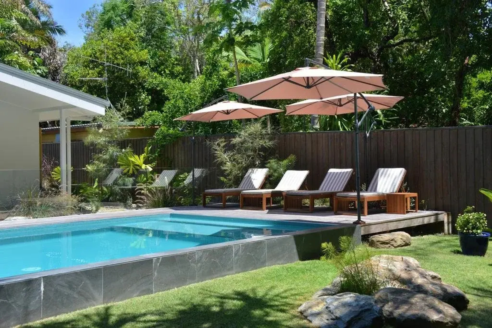 Pineapple Petes Beach House