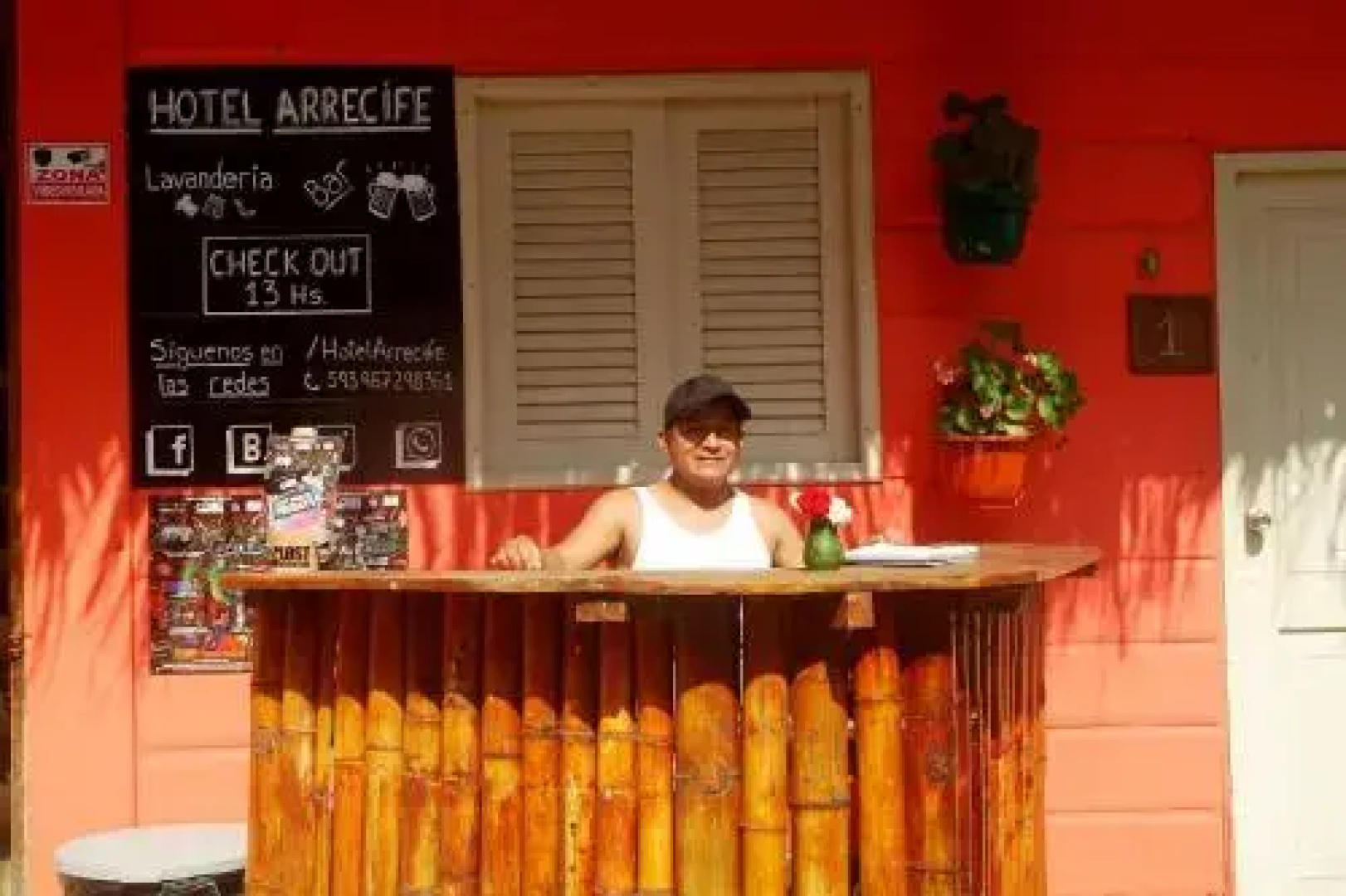 Arrecife Montañita Hostal