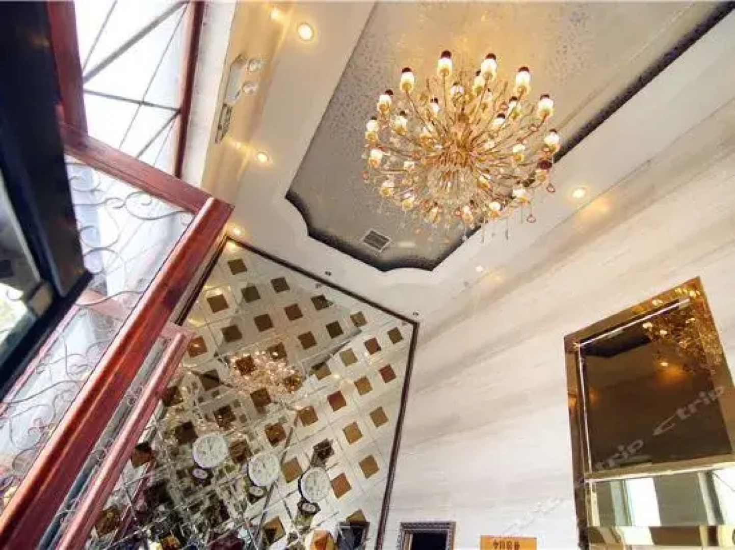 新乡塞纳河温泉酒店