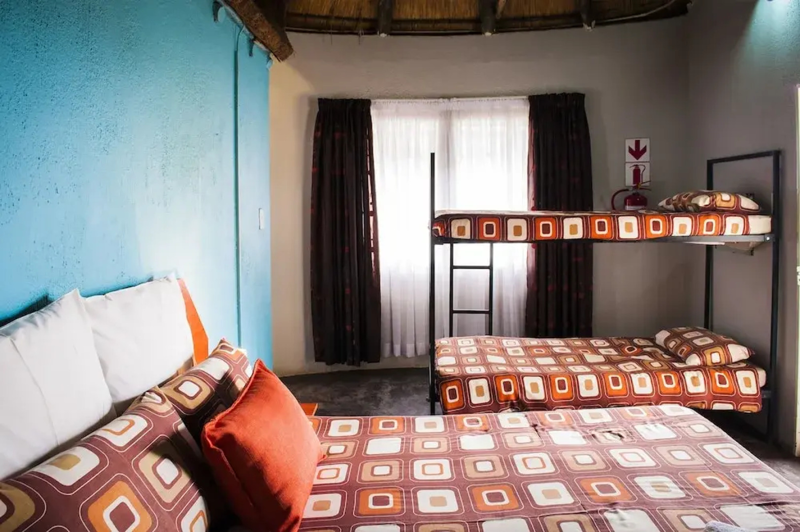 Sheri's Lodge & Backpackers