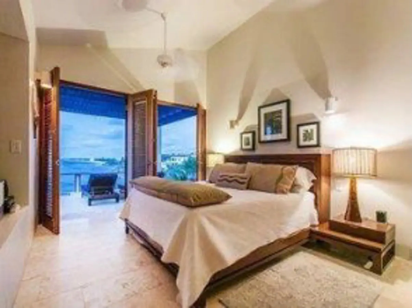 Waves on Shoal Bay Villa