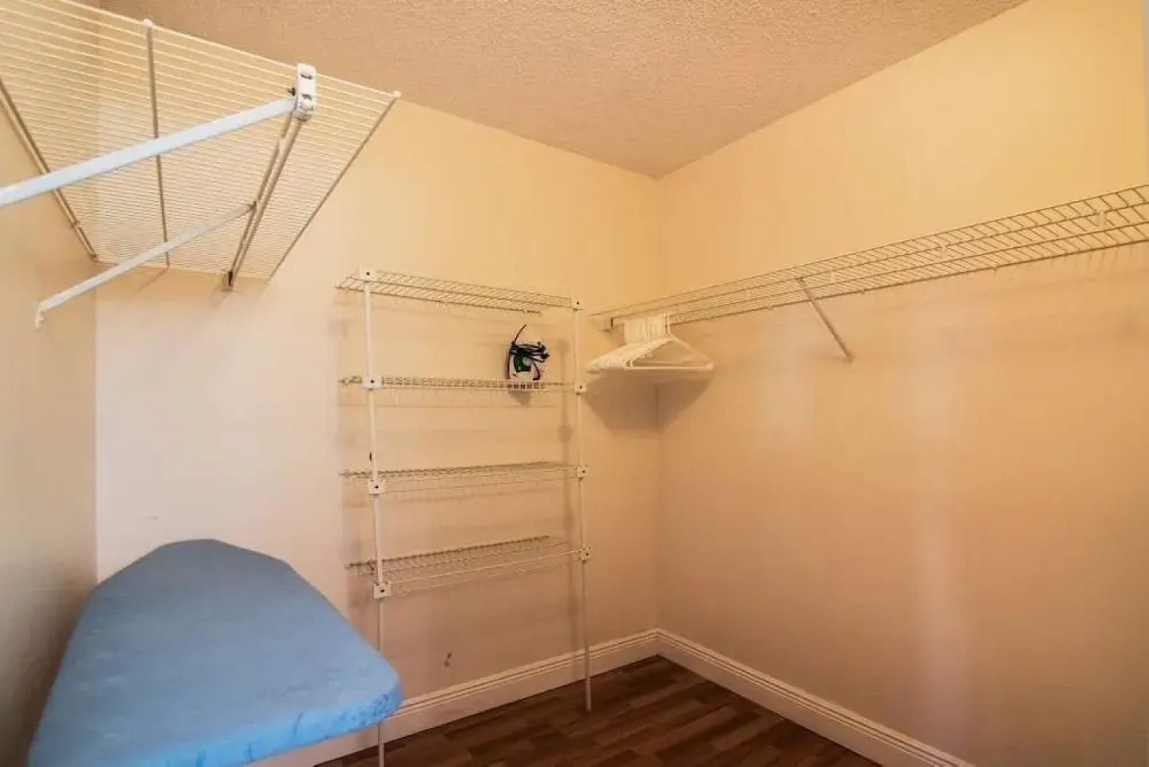 Shorewalk Vacation Condo 15 minutes to Bradenton Beach Entire Condo