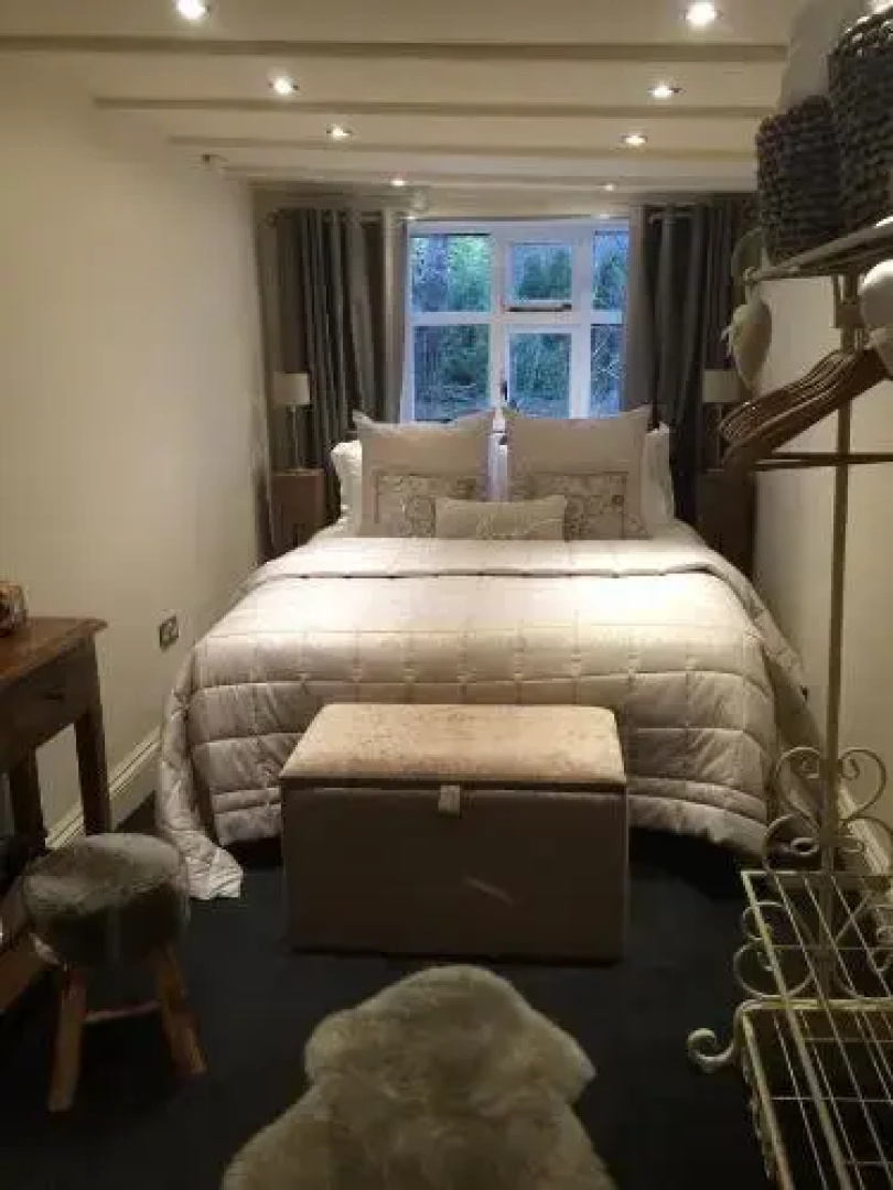 Ringinglow Toy Cottage