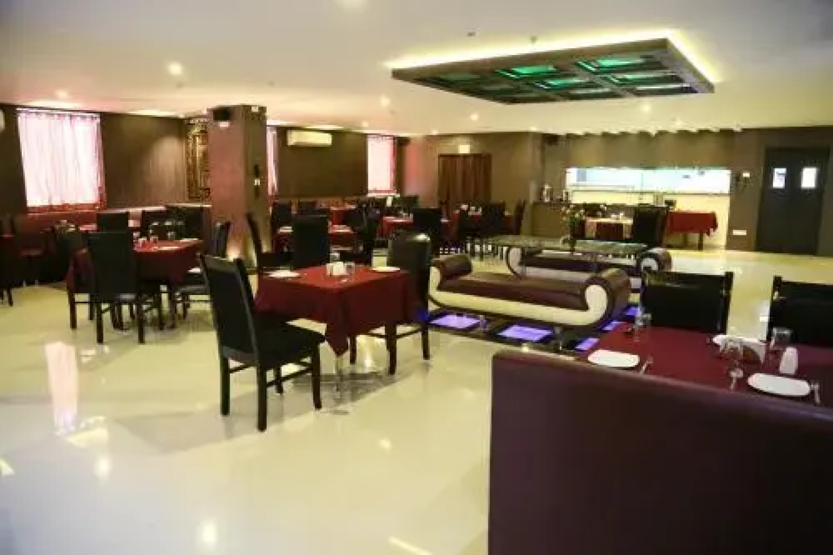Hotel Seasons Inn