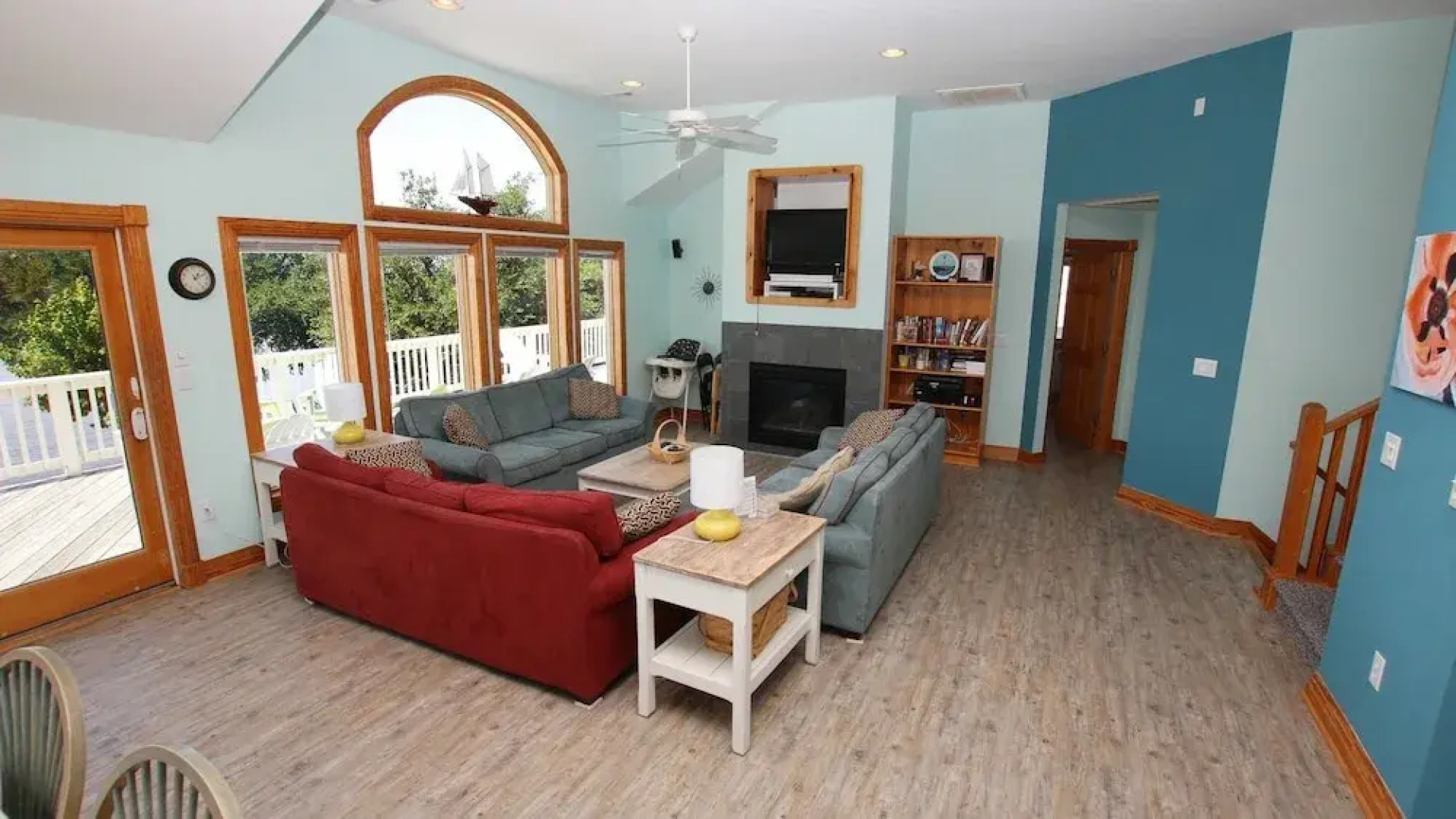 Sound and Color - 8 Br Home