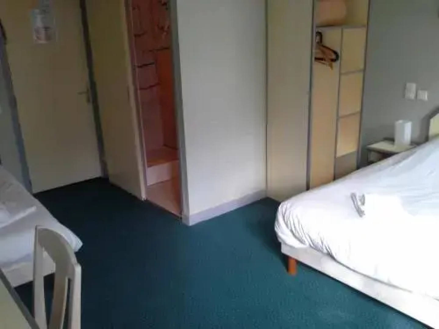 Hotel Set A Table
