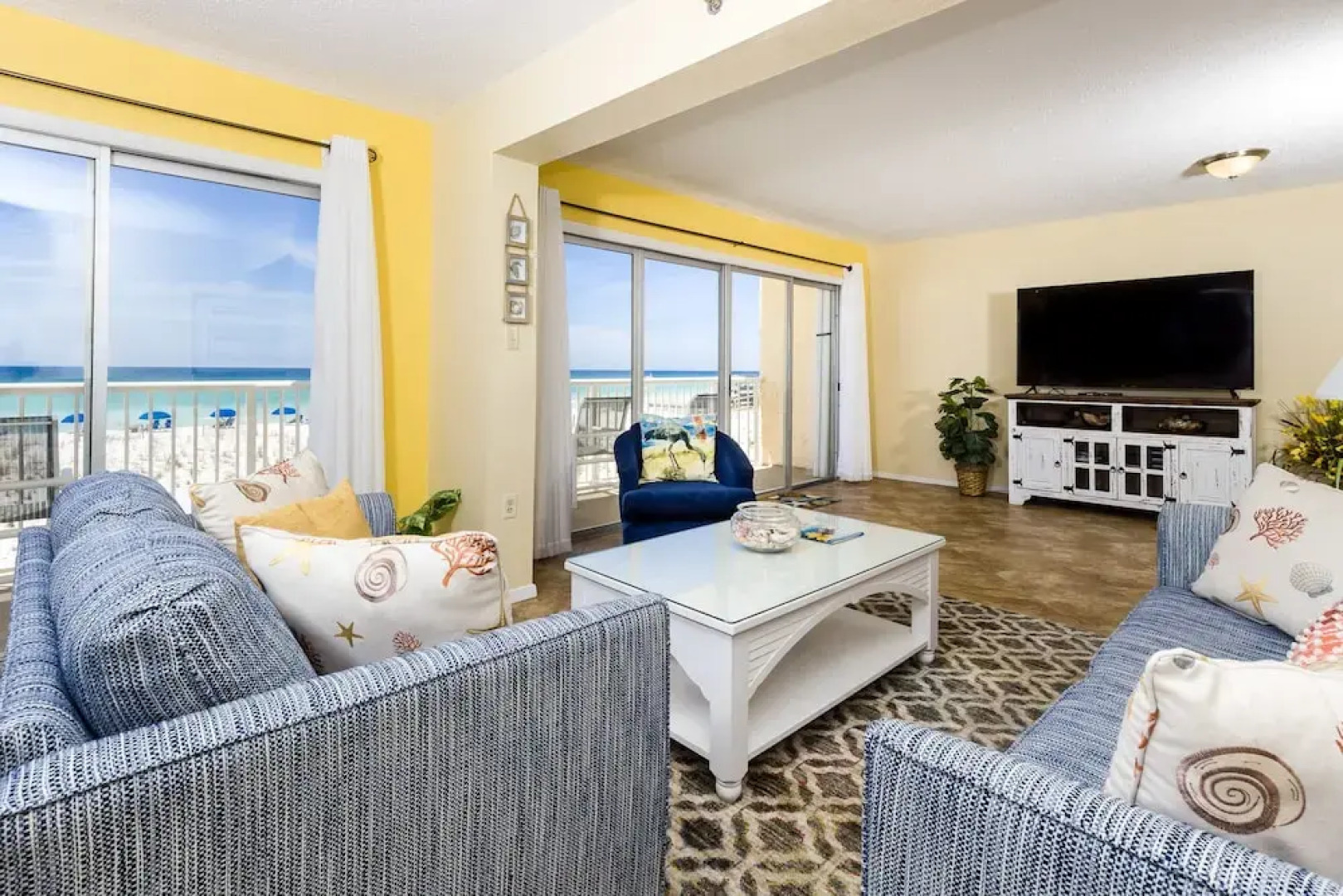 Islander 201 by RedAwning