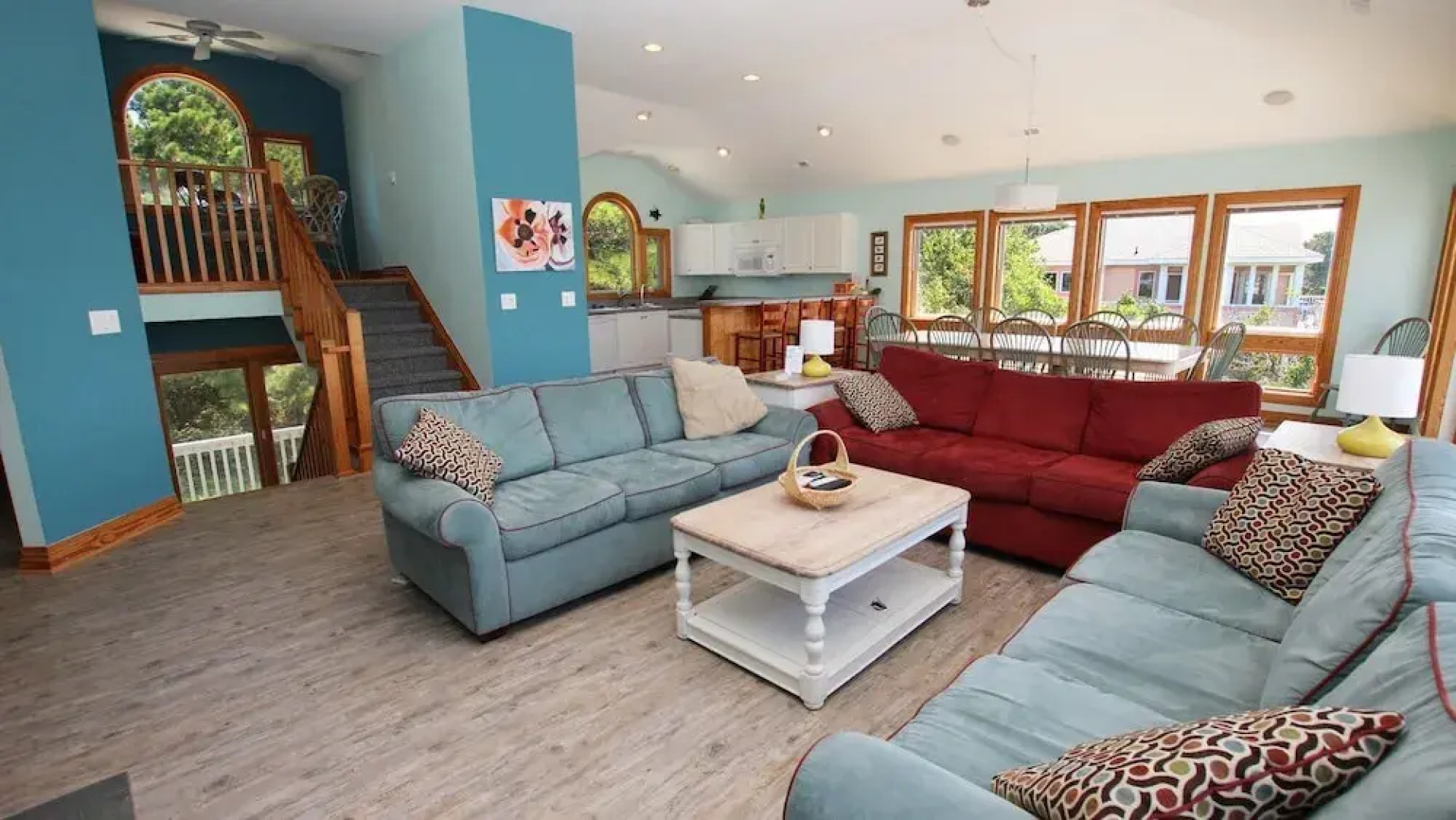 Sound and Color - 8 Br Home