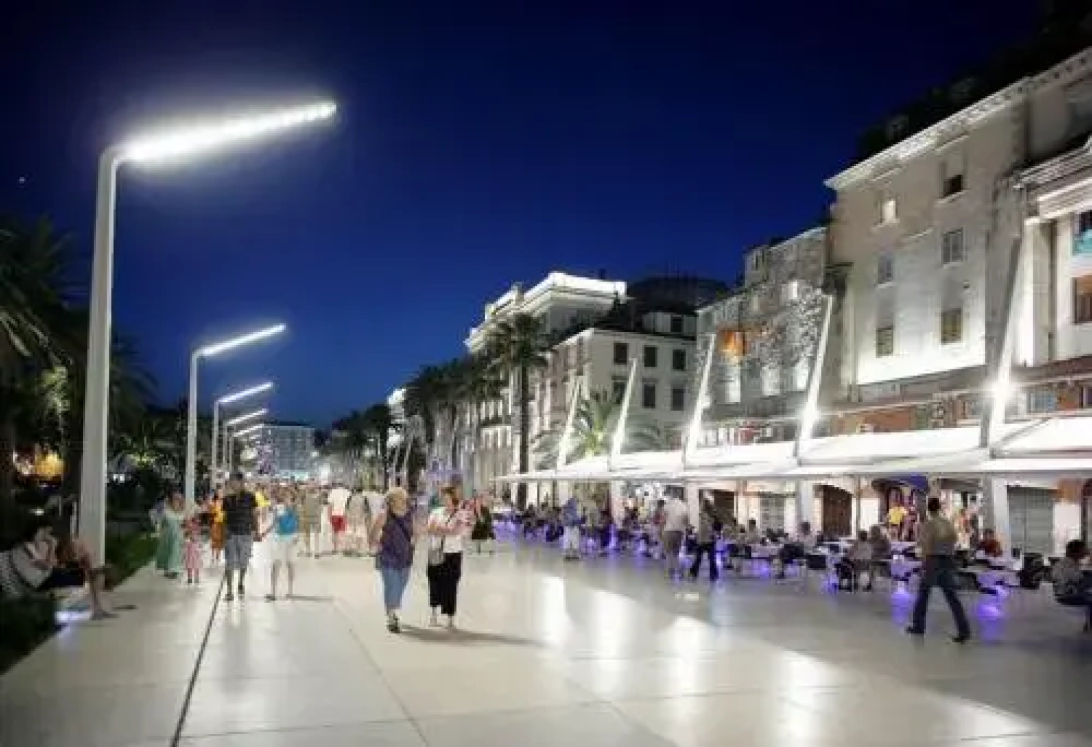 Viva Studio Central Split (Adults Only)