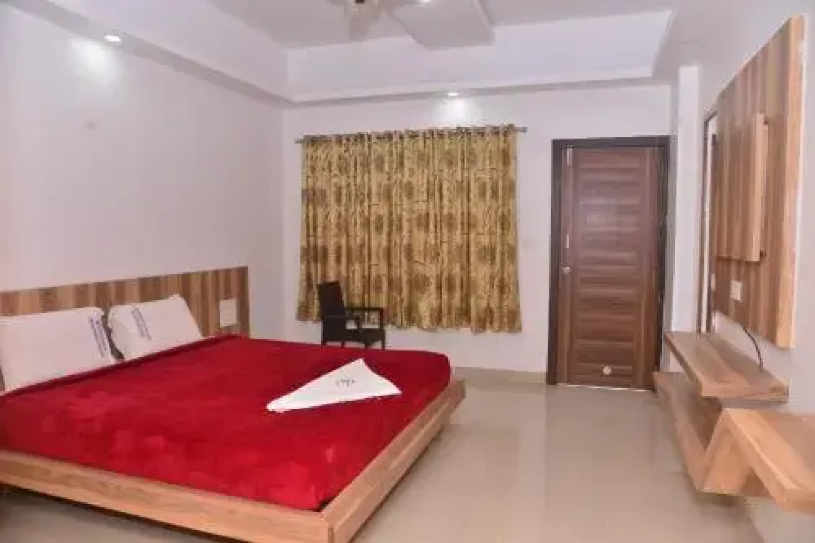 Iroomz Hotel Gaurav Garden