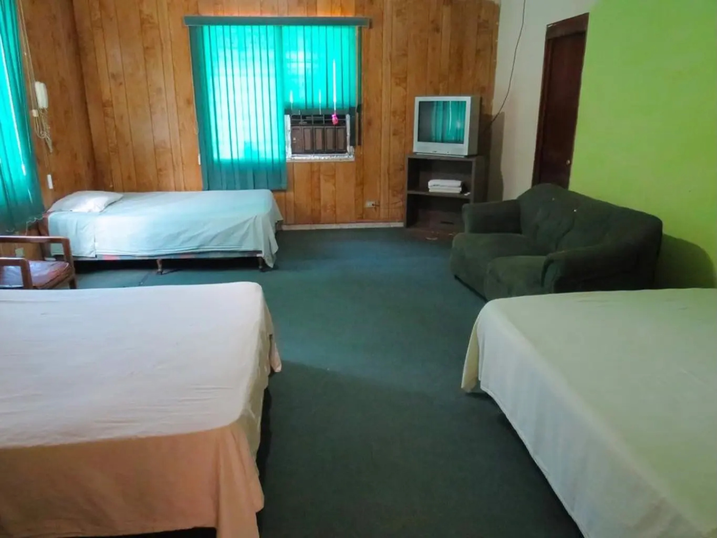 Hostal Tropicana