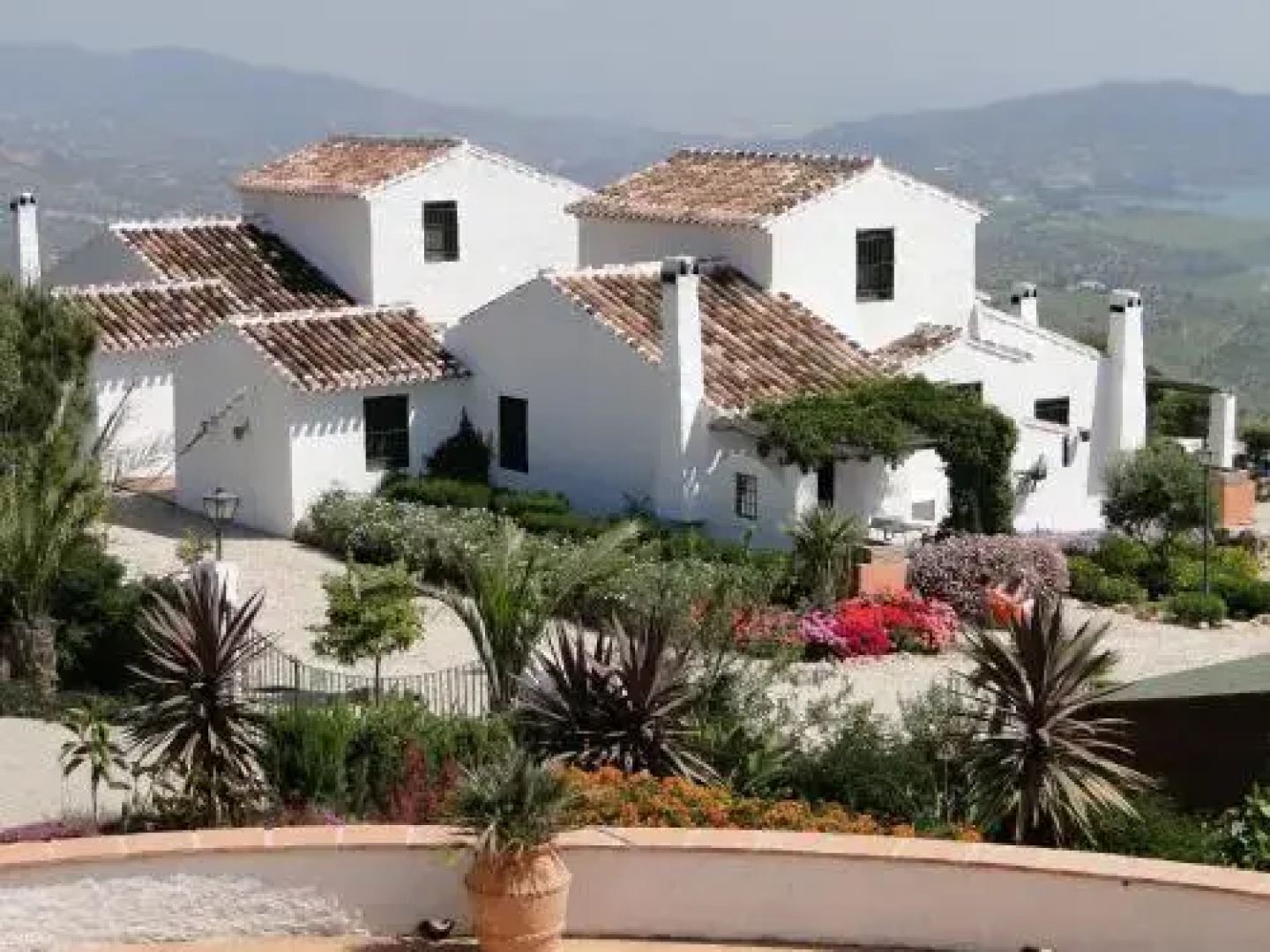 Cantueso Rural Cottages And Restaurant