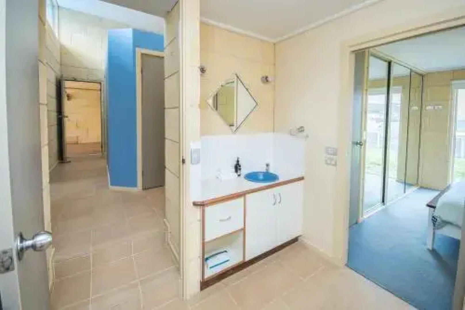 Bayview no 1 - Next to the Beach!