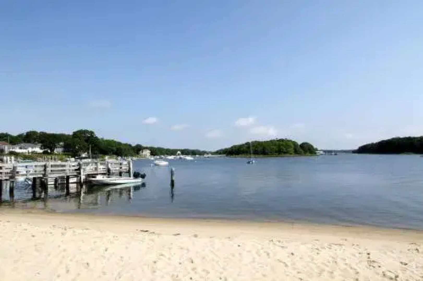 Charming 3BR Beach Cottage by RedAwning
