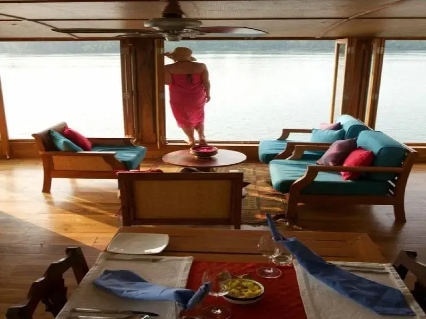 The Lotus - Houseboat