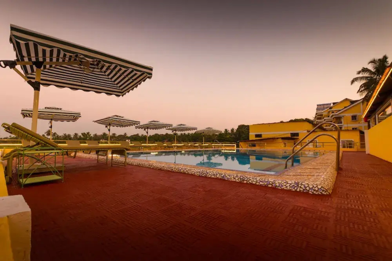 OYO 10956 Oliva Resorts