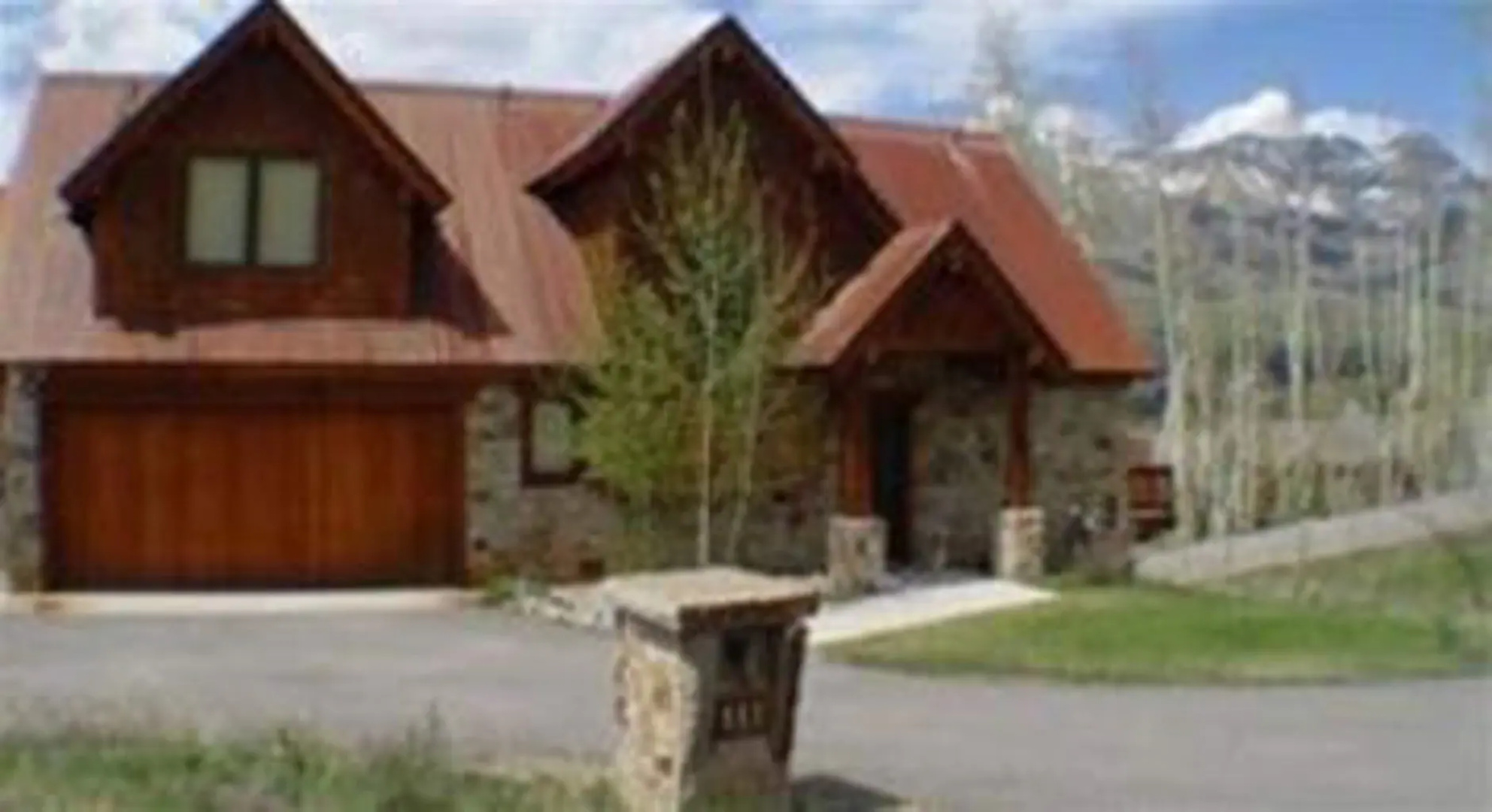 Russell Home by Avantstay Expansive Deck, Stunning Views & Hot Tub!