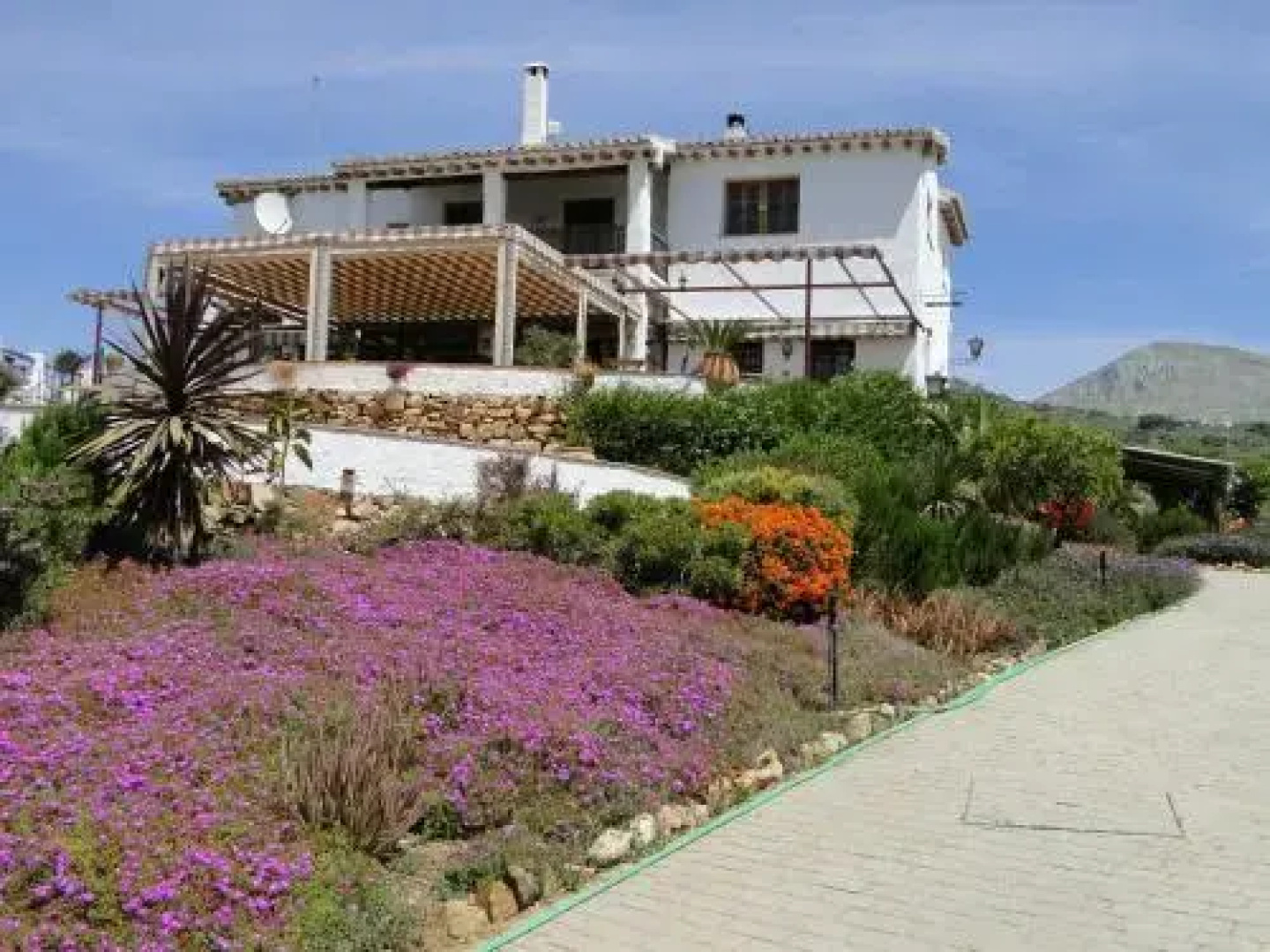 Cantueso Rural Cottages And Restaurant