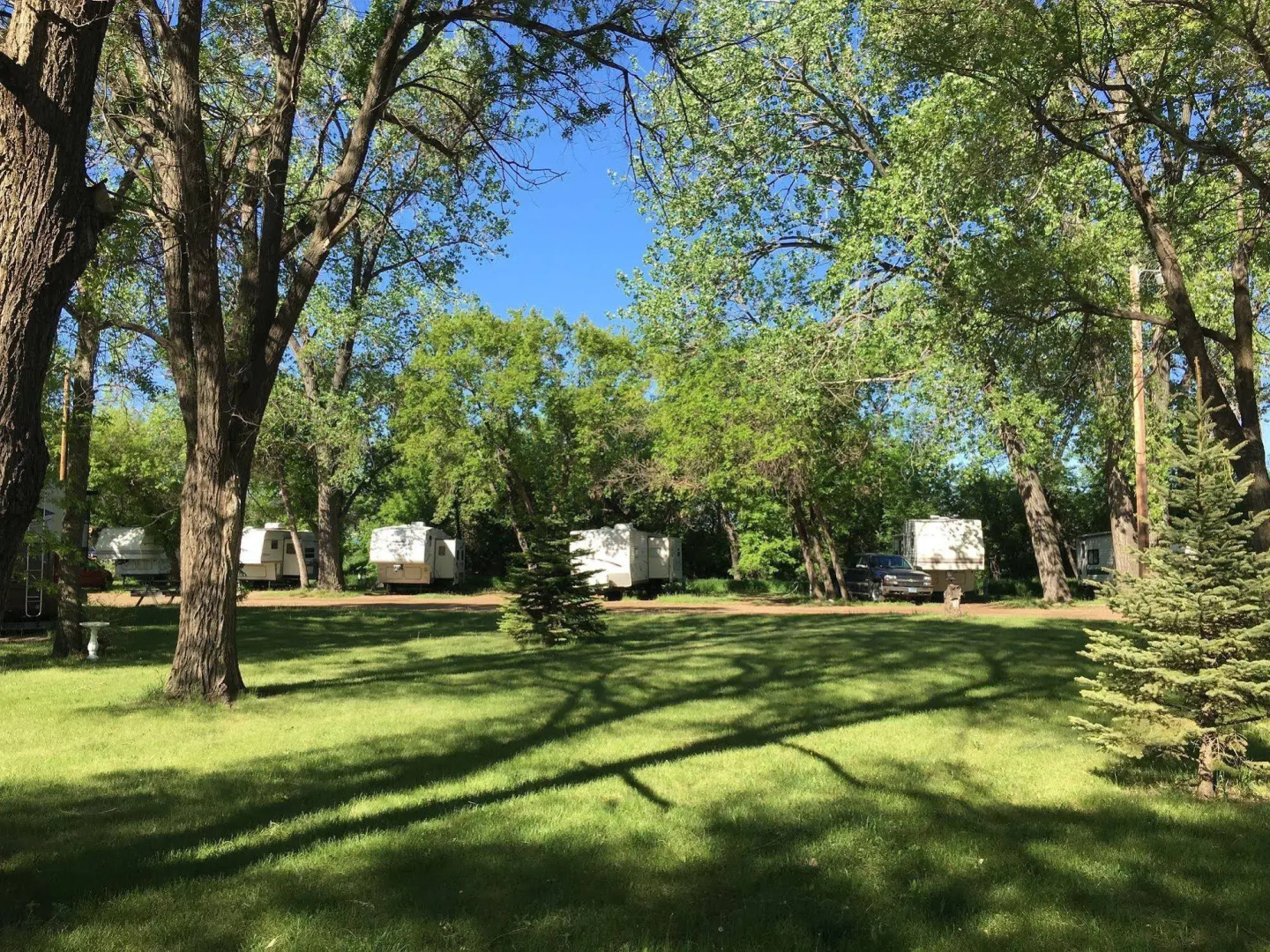 Colonial Motel and RV Park