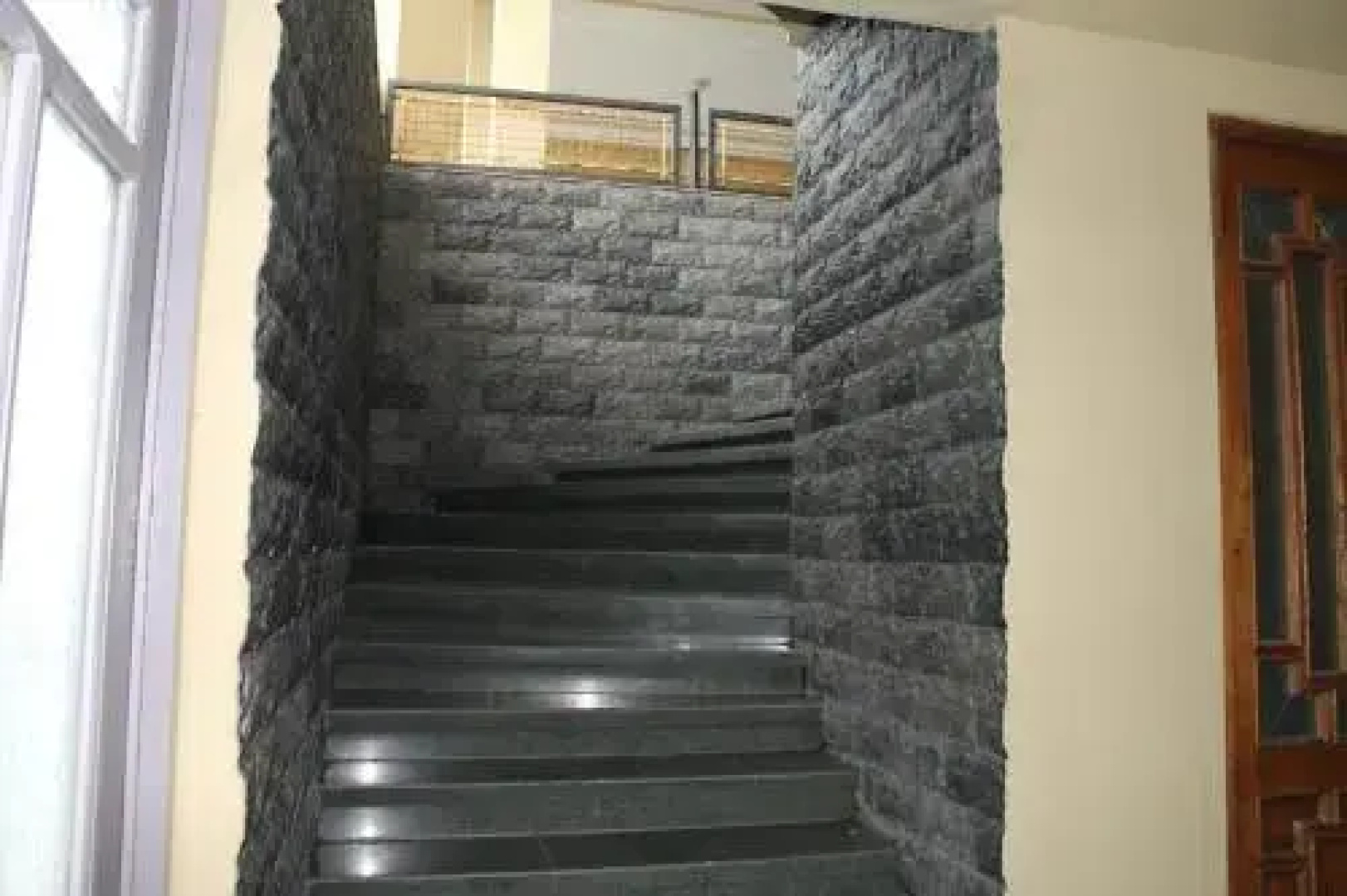 Pirveli Guest House