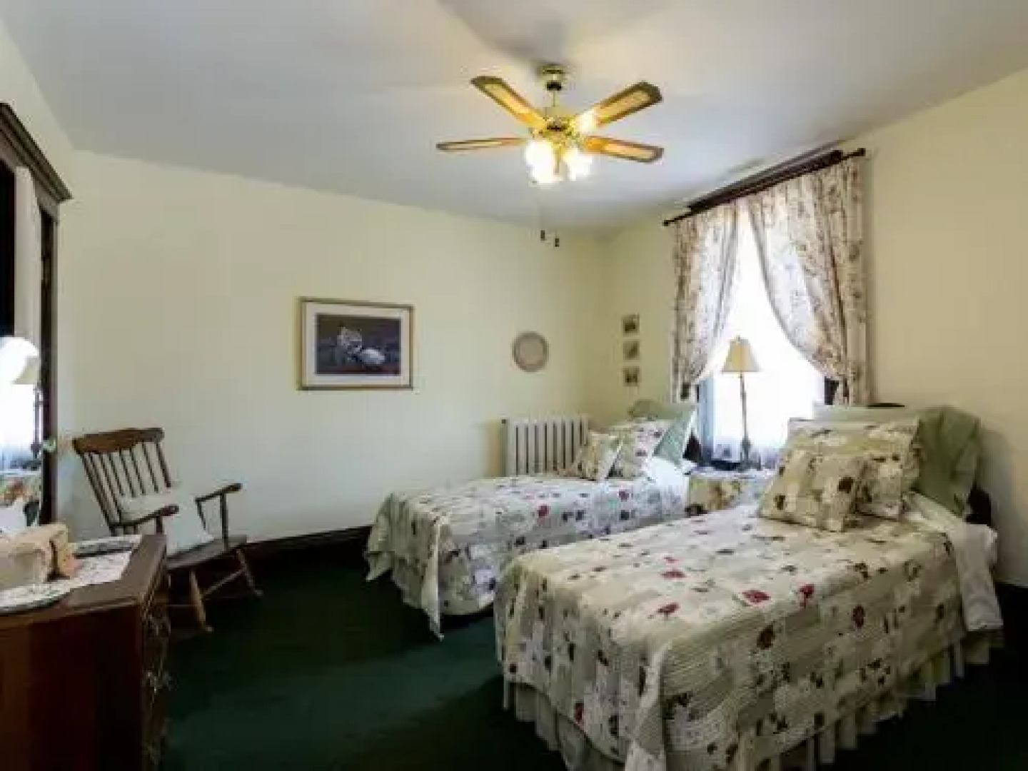 Green Woods Inn