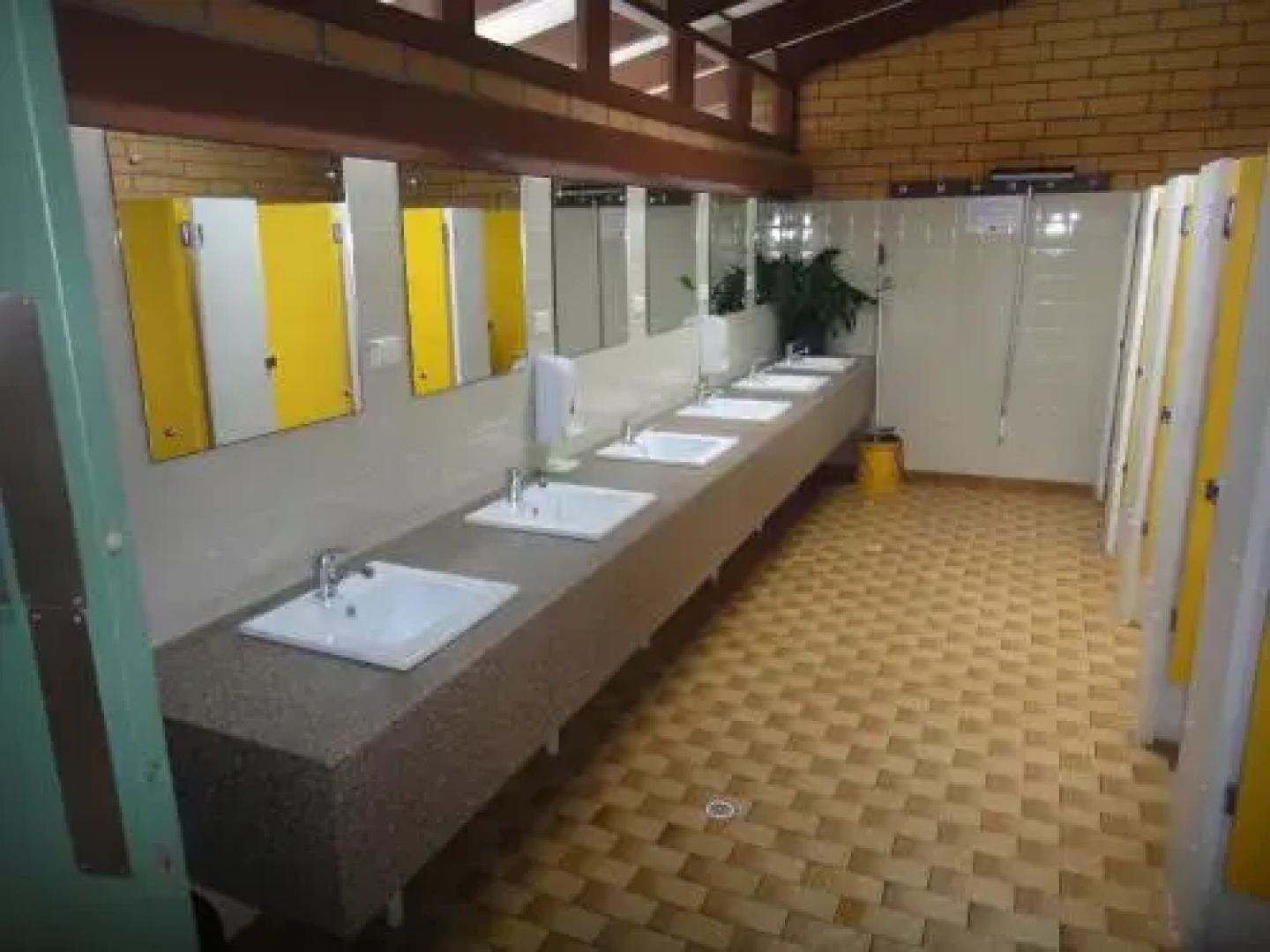 Lake Albert Caravan Park