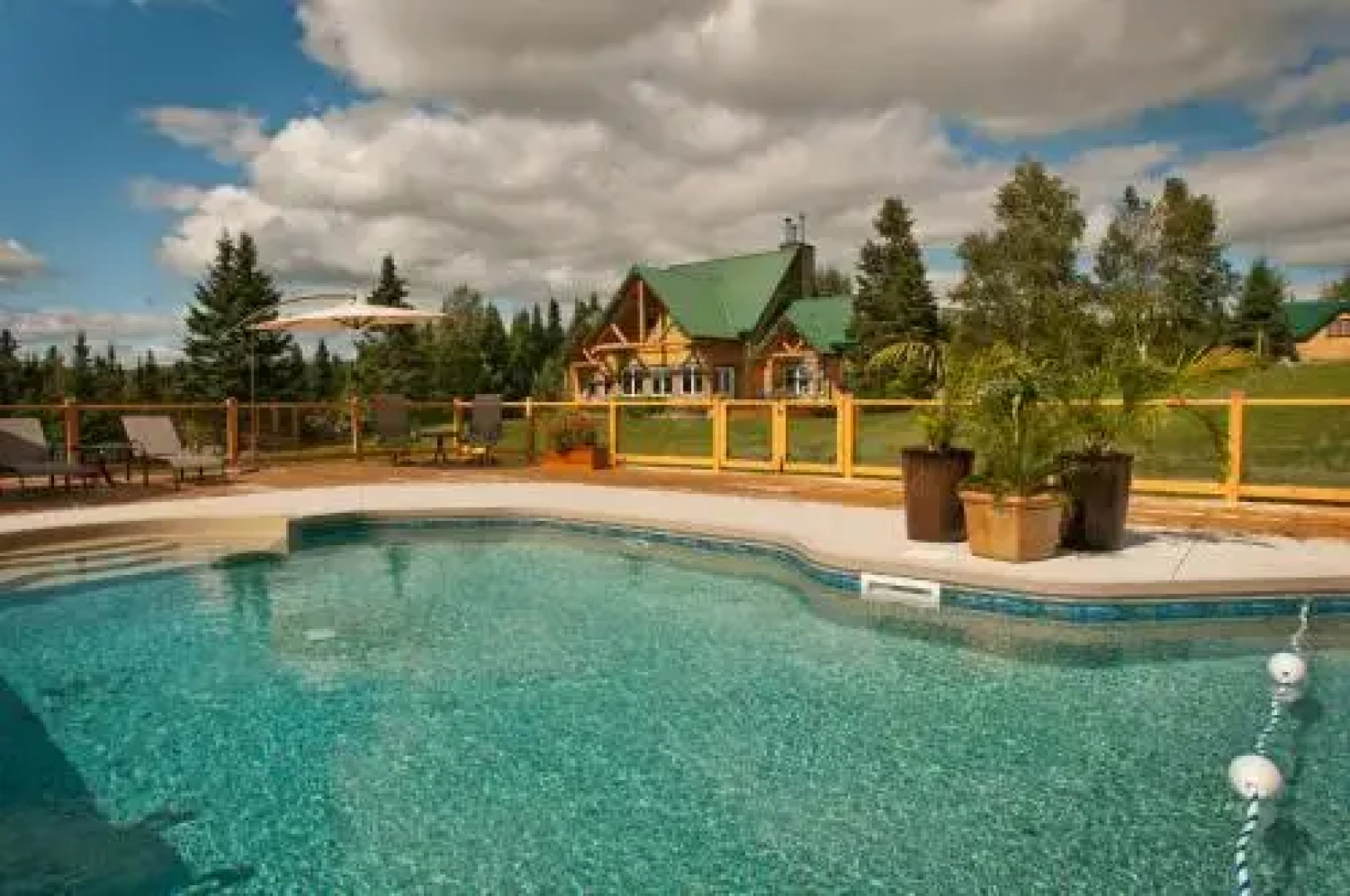 Grand Chalet en Bois Rond