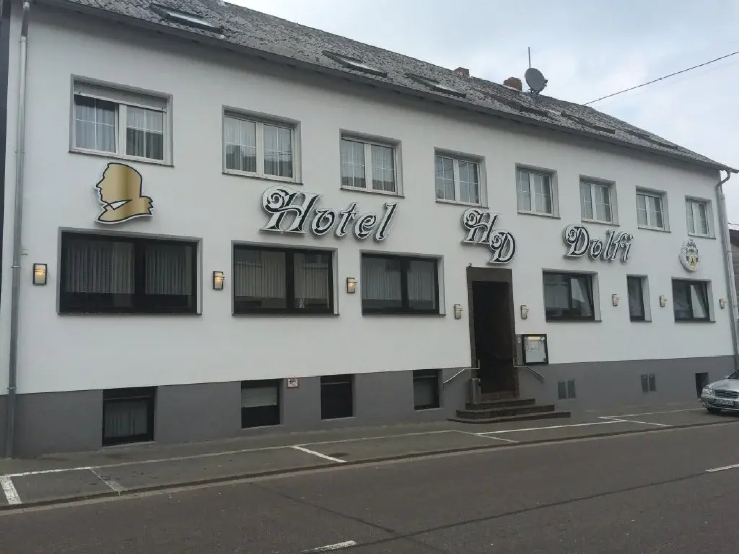 Dolfi Hotel & Restaurant