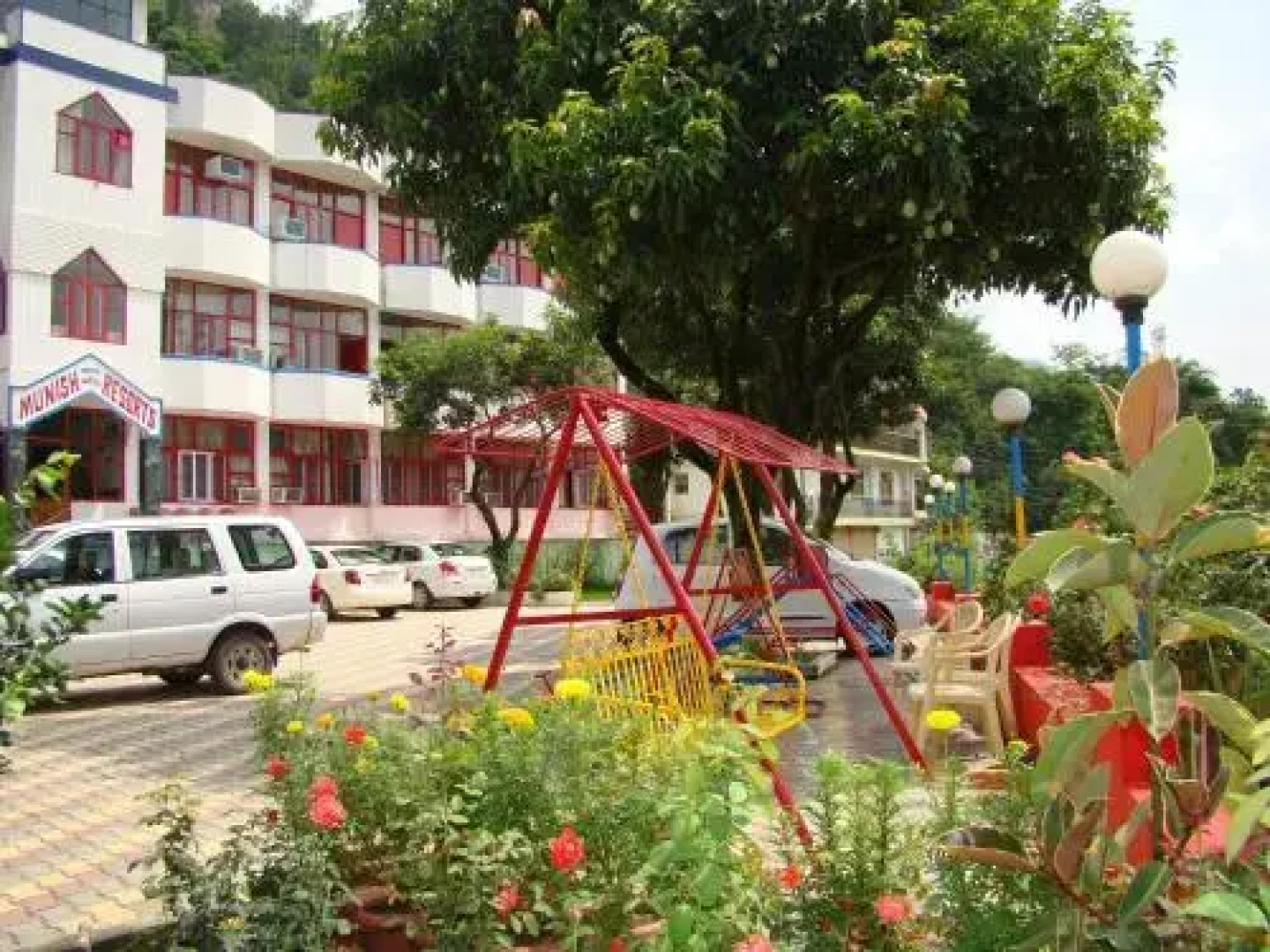 Munish Resorts