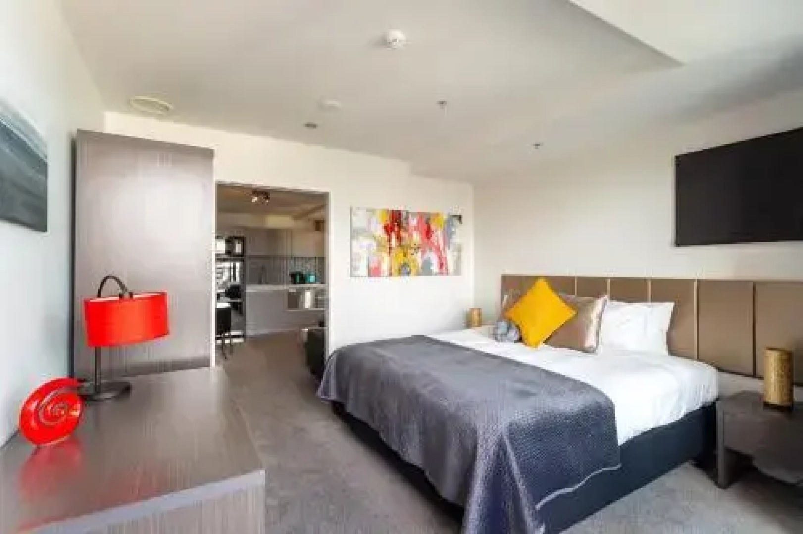 Stylish Two Bedroom Apartment With A View