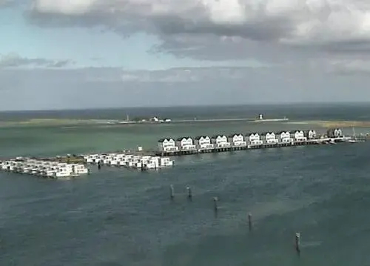 Schwimmendes-Haus-Hausboot-ANTARES-ONE