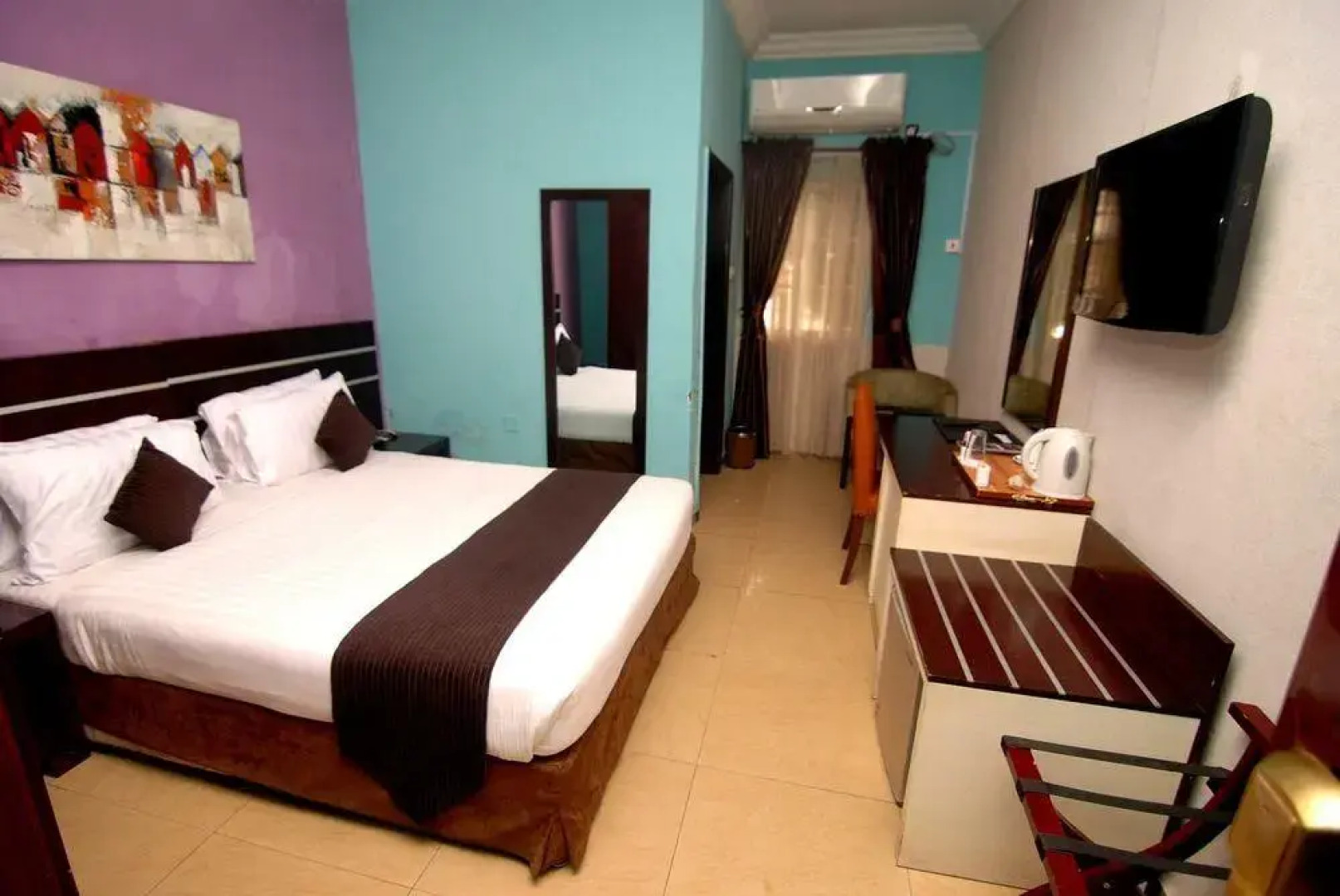 Lake Crescent Hotel & Suites