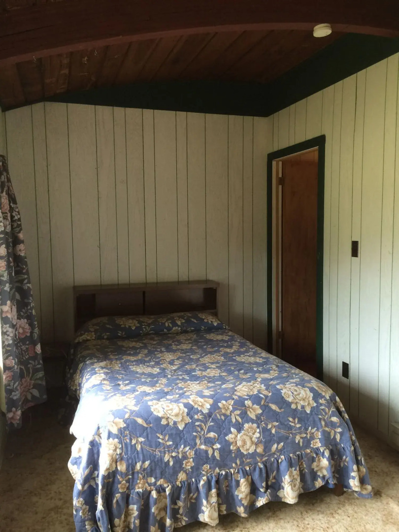 Blueberry Hill Cottages - Campground
