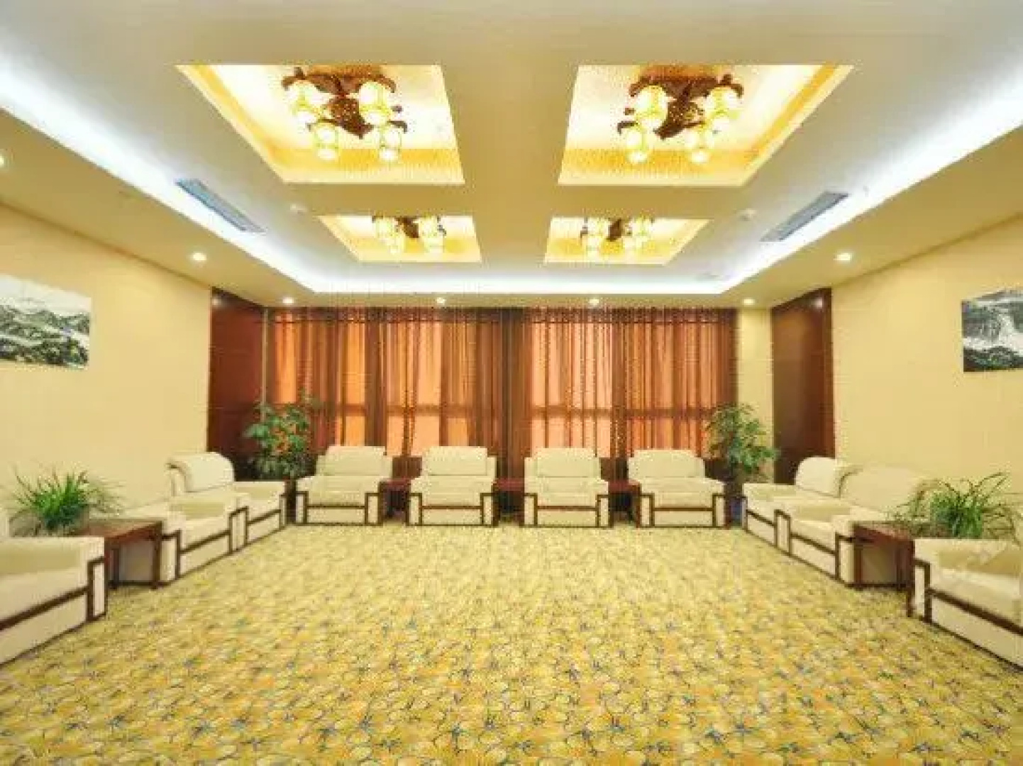 Phoenix Hotel Chain