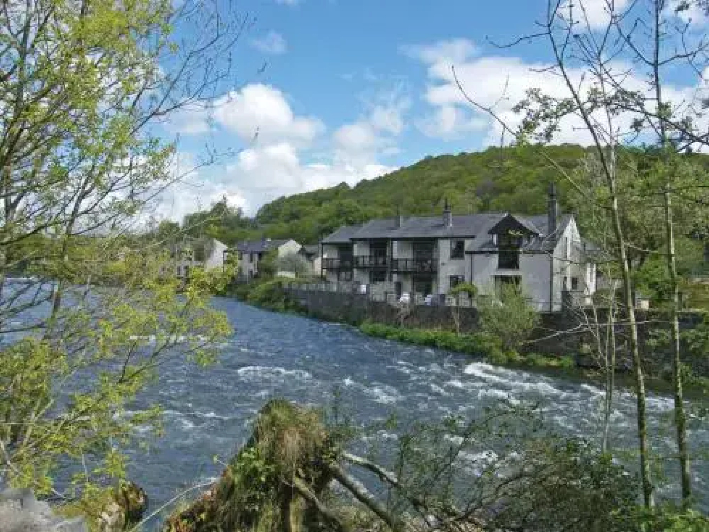 The Lakeland Village Club