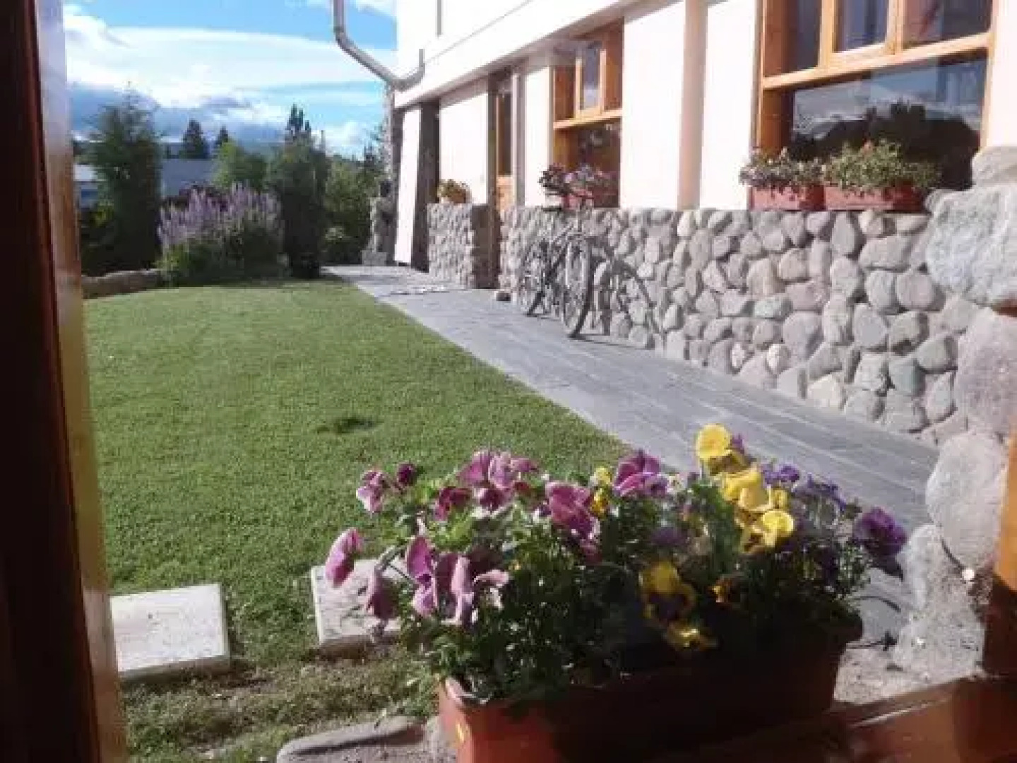 Hosteria y Cabañas Casa de Piedra