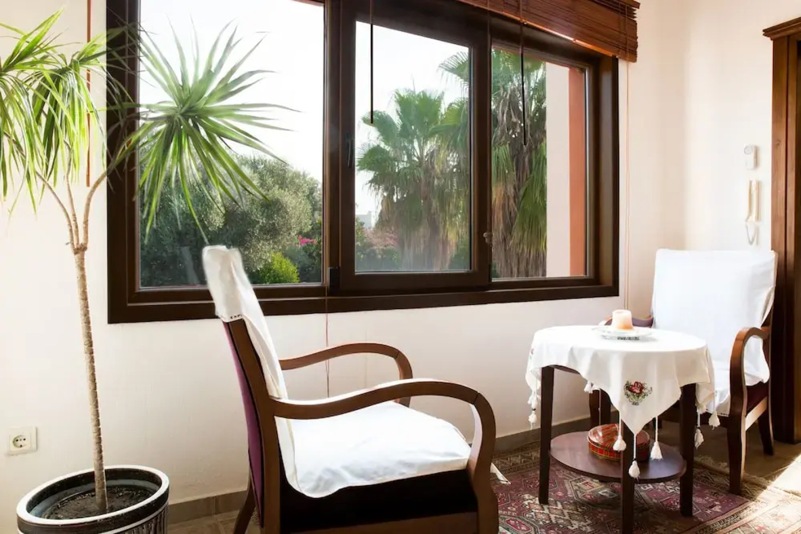 Important Group Villa Alaca