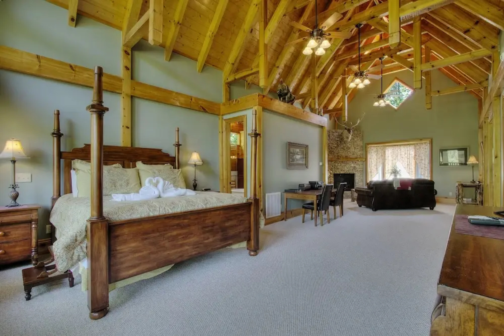 Birds Creek Mansion 650 - Six Bedroom Cabin
