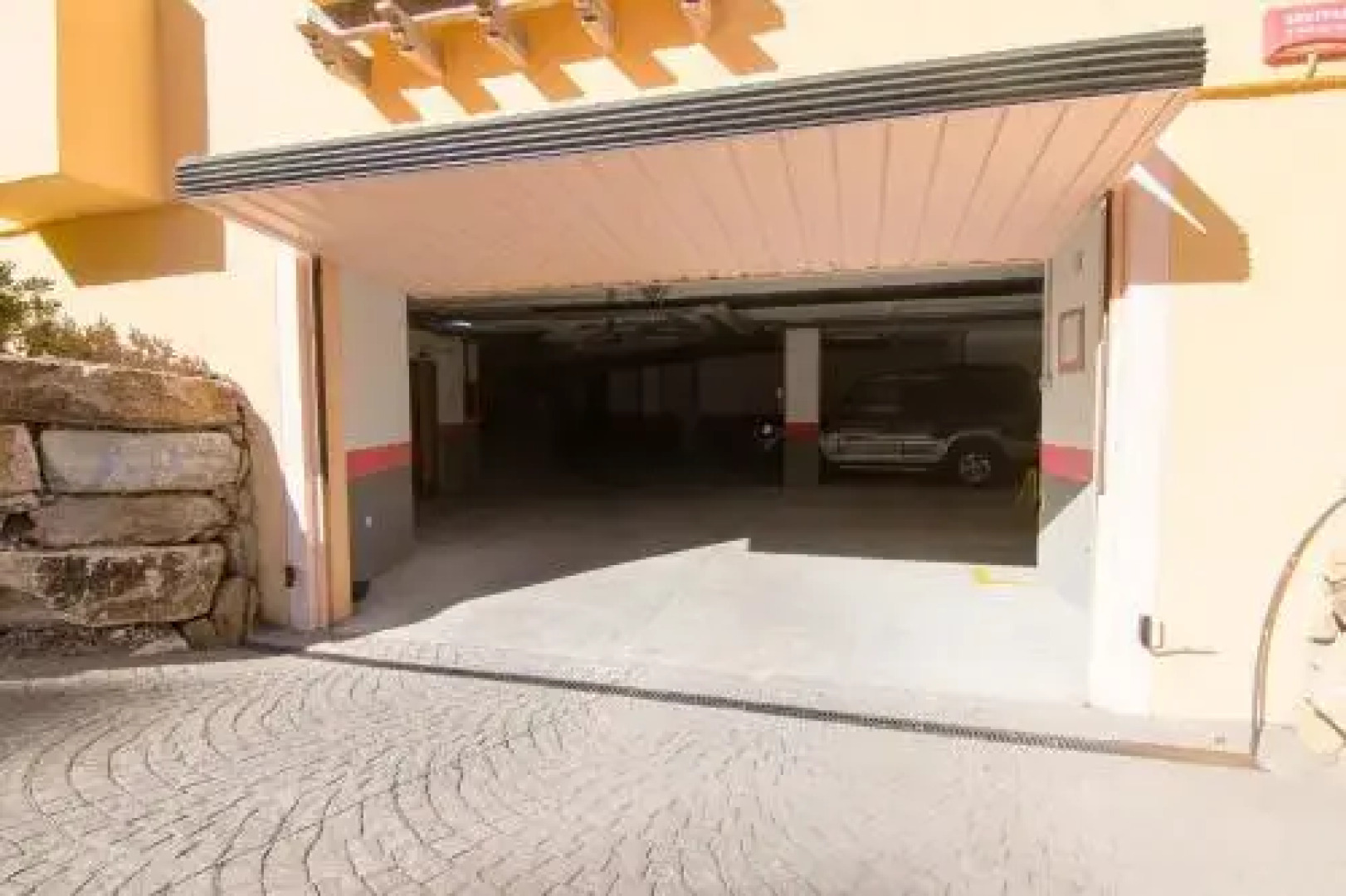 2114-Apt with nice terrace with pool view