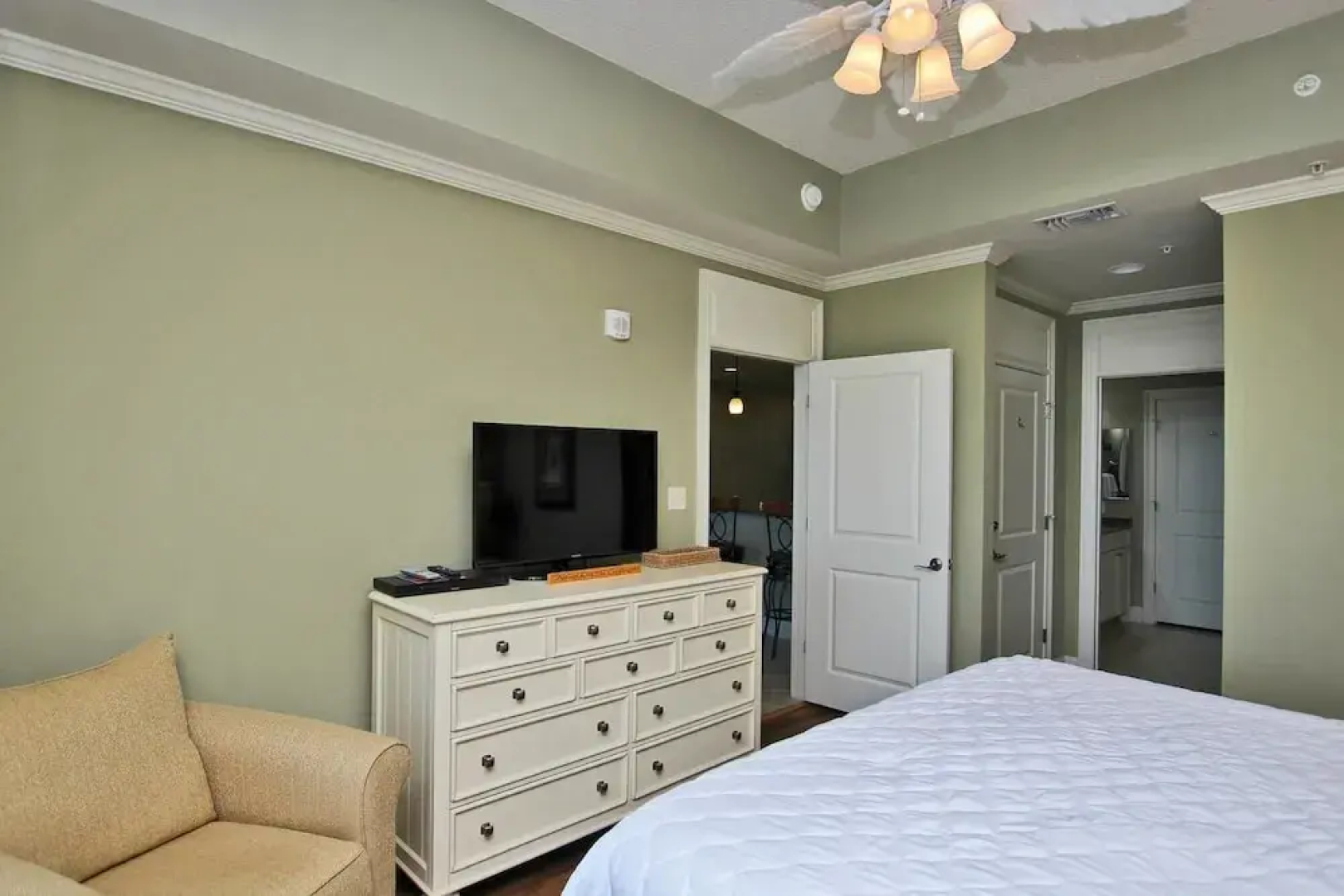 Wharf 405 - 2 Br condo