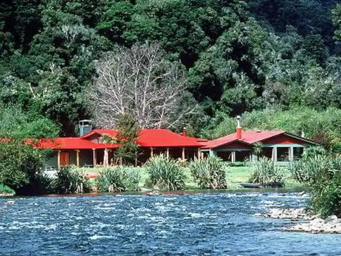 Wilderness Lodge Lake Moeraki
