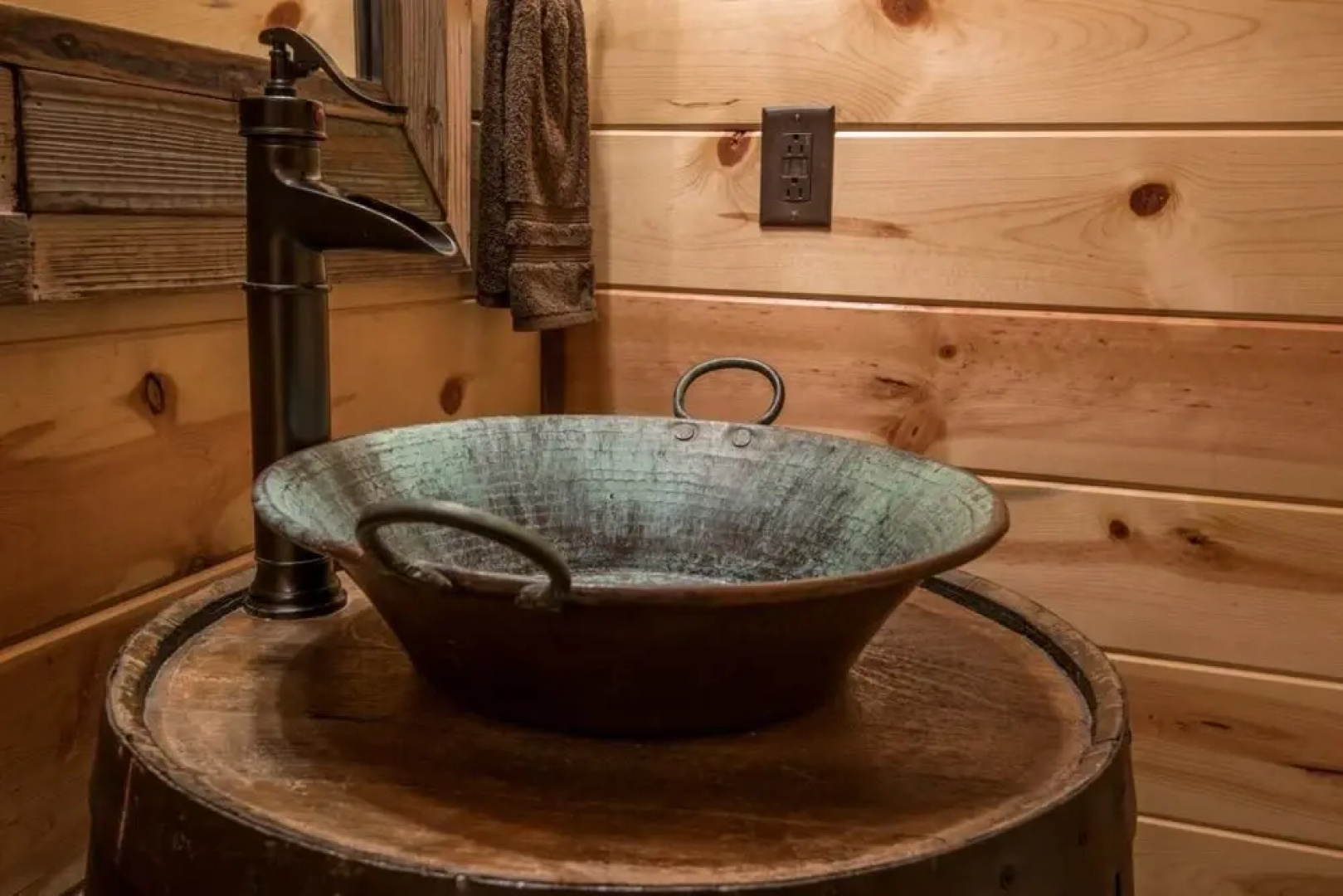 A River Runs Through It Lodge - 4 Br Cabin