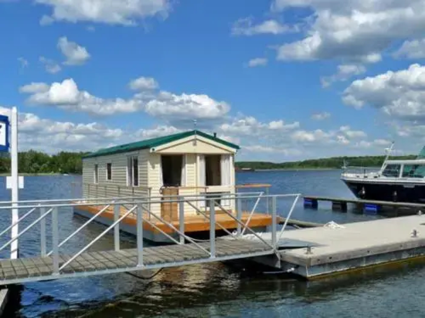 House Boat Jabel