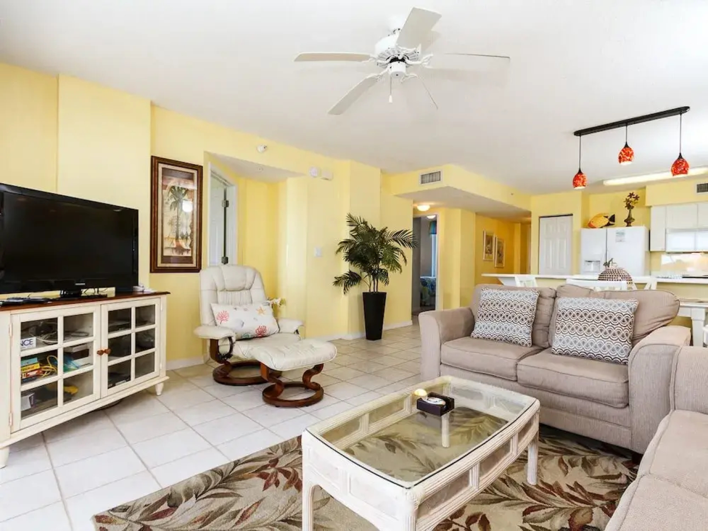 Island Princess 202: Impressive Beachfront Condo, WIFI, BEACH SVC, KEYLESS