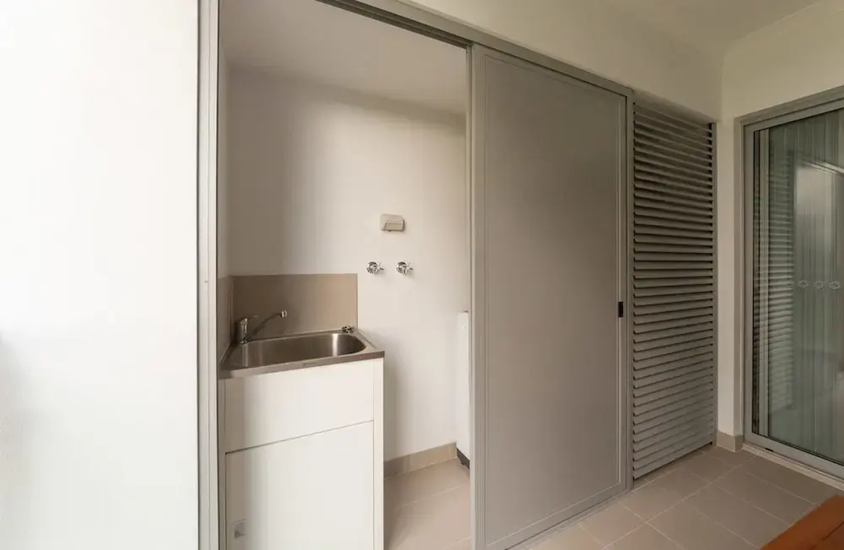 Lakeview Apartment Suite 18
