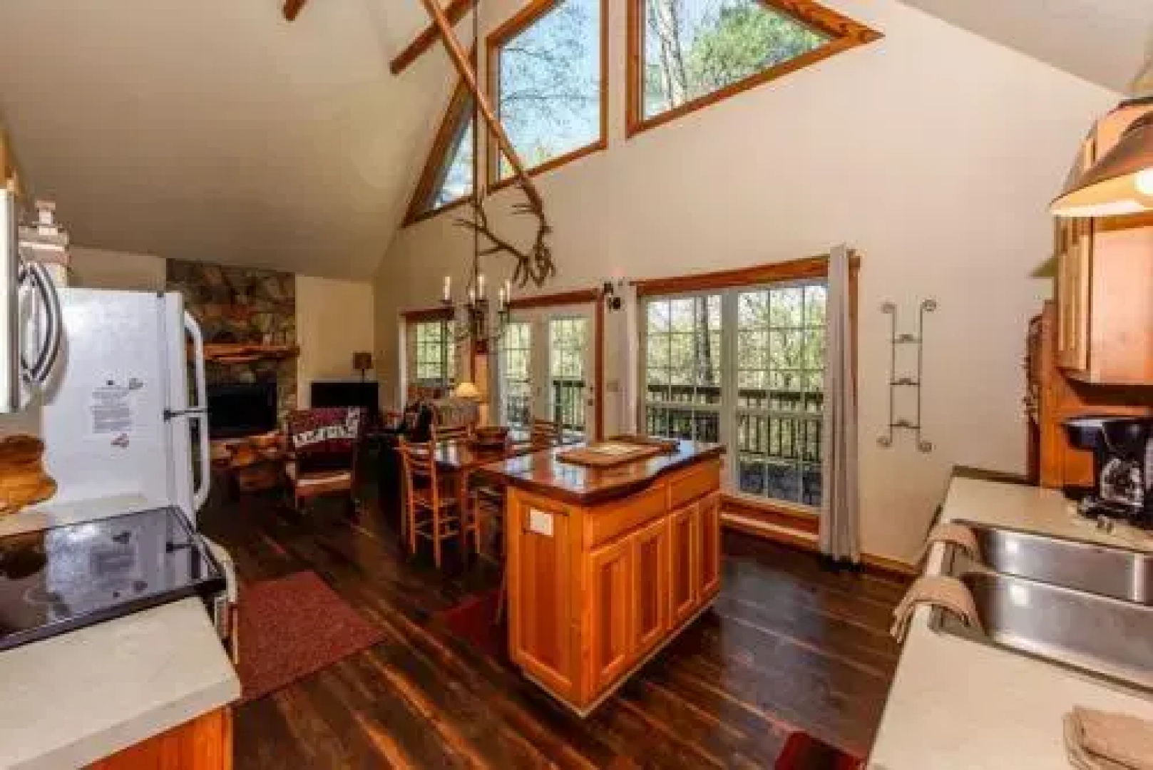 Beeks Peak - 4 Br home by RedAwning