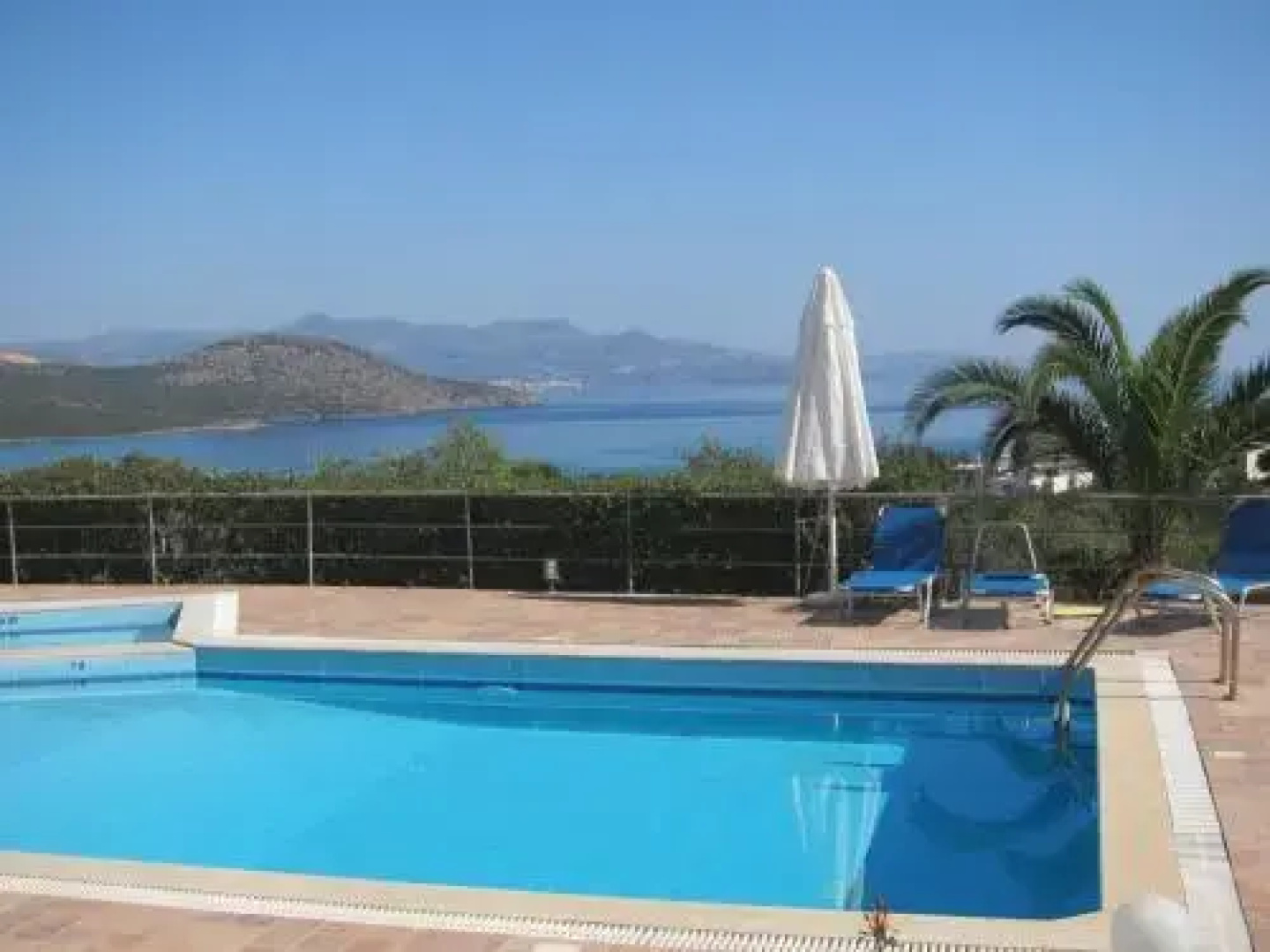 Stelios Apartments